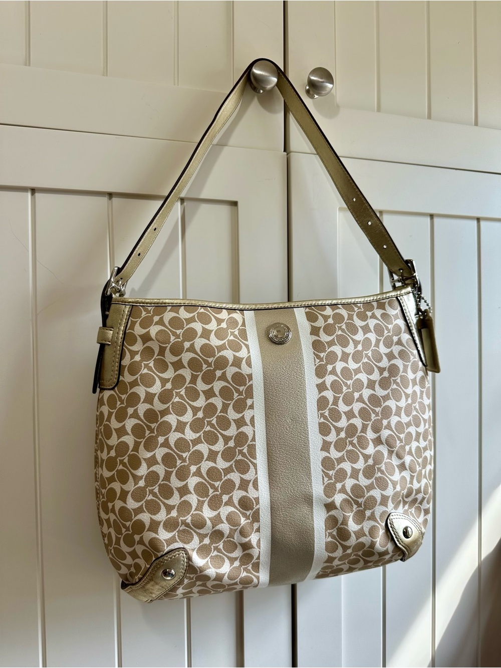 Coach Chelsea Heritage Beige/Gold Hobo Shoulder Crossbody Bag F16191